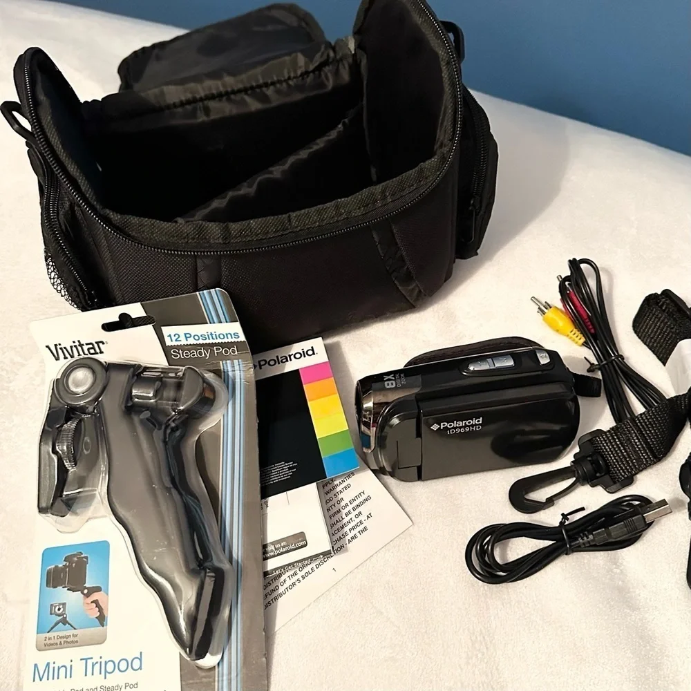 Polaroid-ID969HD 16MP LCD Display 4x Optical Zoom Digital Camcorder Case Tripod